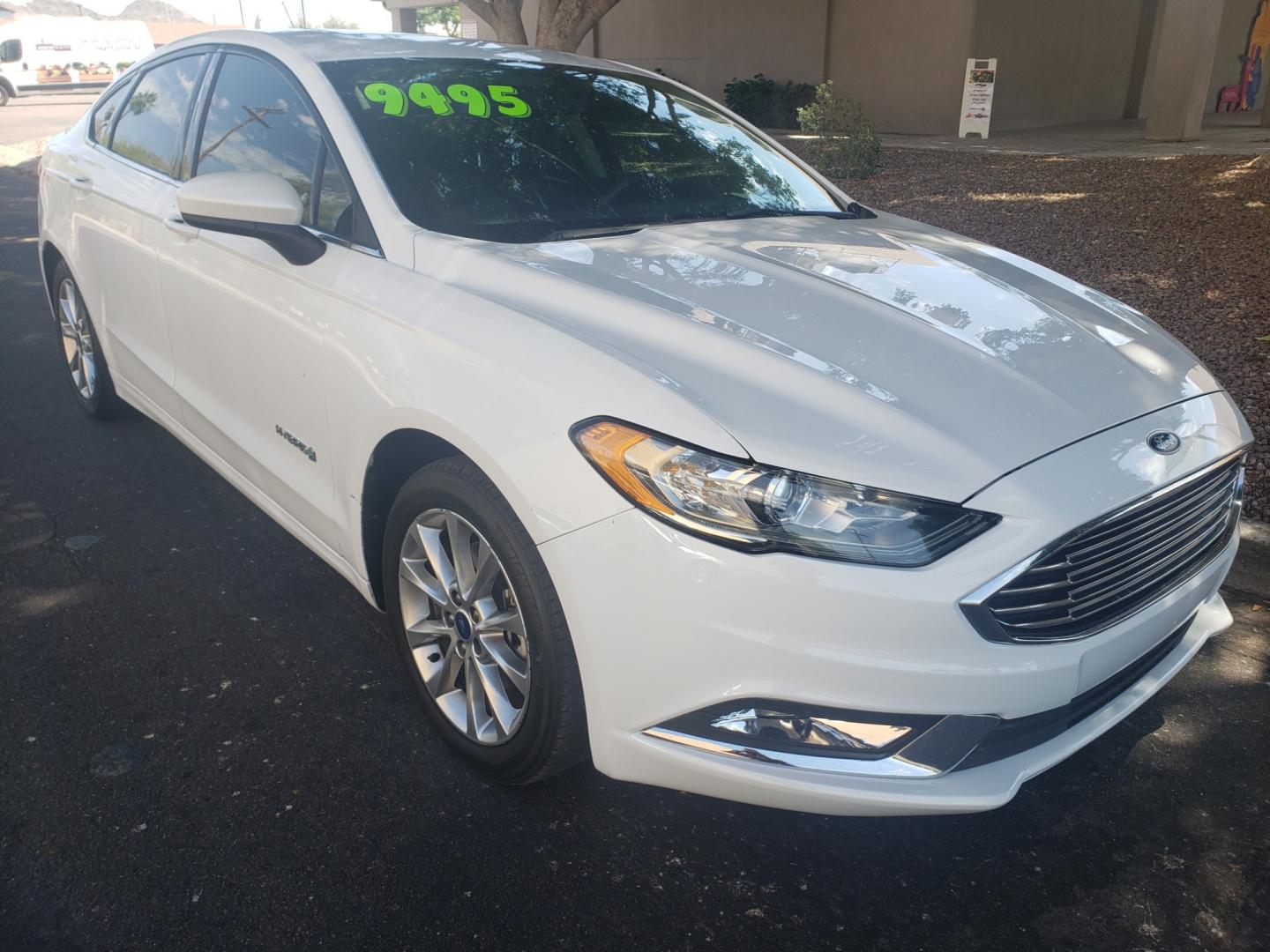 2017 WHITE /black Ford Fusion Hybrid SE hybrid (3FA6P0LUXHR) with an 2.4L L4 DOHC 16V engine, 6-Speed Automatic transmission, located at 323 E Dunlap Ave., Phoenix, AZ, 85020, (602) 331-9000, 33.567677, -112.069000 - 2017 Ford Fusion Hybrid SE,......EXCELLENT condition, A Real Must See!!.... No accidents, Power everything, Stereo/cd player, Phone sync, Bluetooth, Satellite compatible, Ice cold ac, Clean Black interior with Black cloth seats in near perfect condition, power windows, power door locks, Gorgeous tin - Photo#2